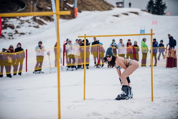 Sexi pretekárky sa v Paltinis Arene postarali o poriadny rozruch.