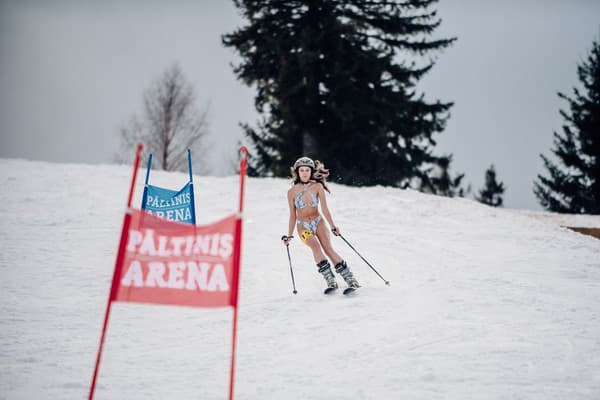 Sexi pretekárky sa v Paltinis Arene postarali o poriadny rozruch.