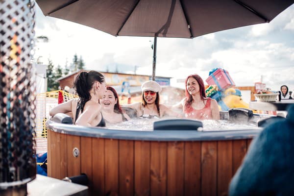 Sexi pretekárky sa v Paltinis Arene postarali o poriadny rozruch.