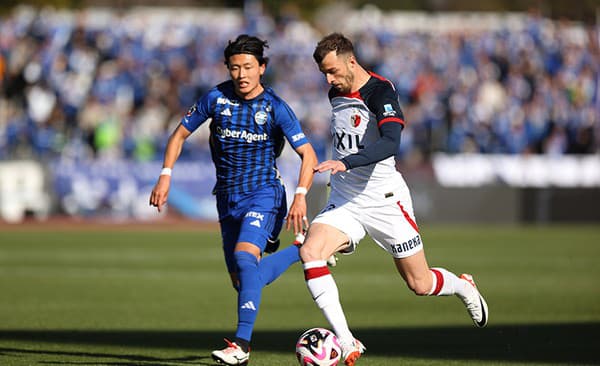 Čavrič oblieka dres klubu Kashima Antlers.