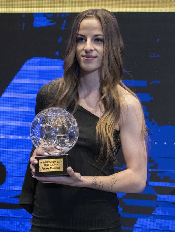 Na snímke Tamara Morávková, ktorá si odniesla  cenu fanúšika na vyhlásení výsledkov galavečera Futbalista roka 2023.