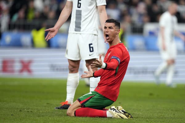 Cristiano Ronaldo s Portugalskom nestačili v Ľubľane na domáce Slovinsko.
