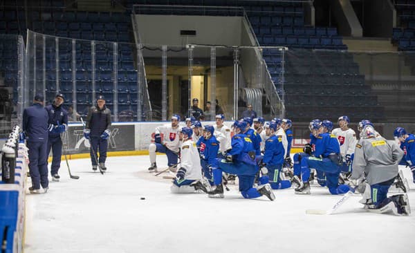 Tréner Ramsay nemal žiadneho hráča z KHL na neoficiálnom zraze pred MS, ktorý začal v stredu v Bratislave.