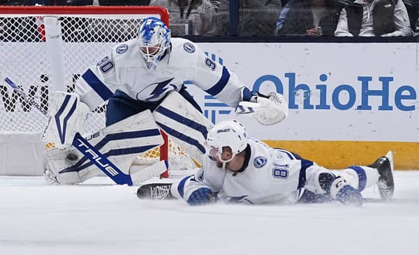 Erik Černák patrí medzi najobetavejších hráčov NHL.