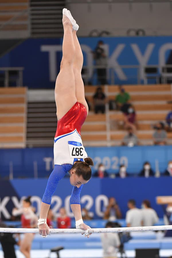 Na snímke slovenská gymnastka Barbora Mokošová počas vystúpenia na OH v Tokiu.