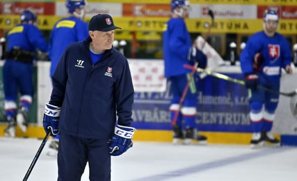 Tréner slovenskej hokejovej reprezentácie Craig Ramsey na prvom tréningu.