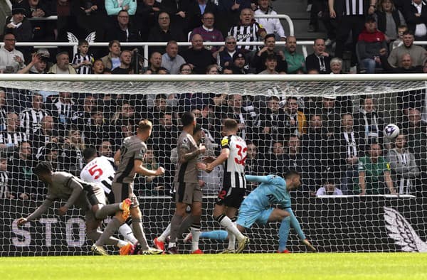 Newcastle v 33. kole anglickej Premier League deklasoval Tottenham.