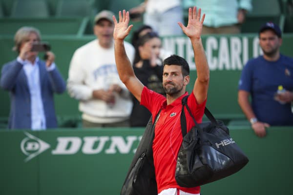 Novak Djokovič počas duelu s Casperom Ruudom. 