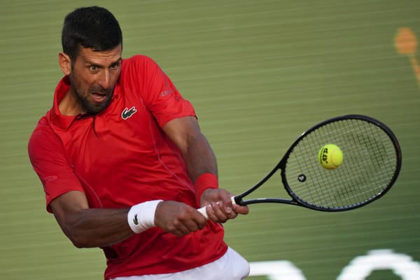 Novak Djokovič počas duelu s Casperom Ruudom. 