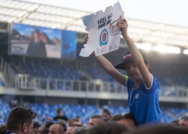 Na snímke oslavy fanúšikov ŠK Slovan Bratislava po získaní majstrovskej trofeje.