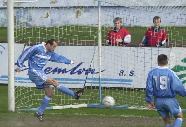 Pecko odohral za Slovan od sezóny 1988 do roku 2005 až 431 zápasov a získal 5 titulov.