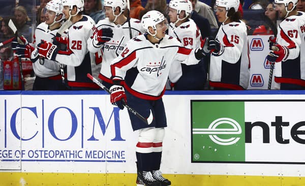 Slovenský obranca Martin Fehérváry bodoval v tohtoročnom play-off NHL už dvakrát.