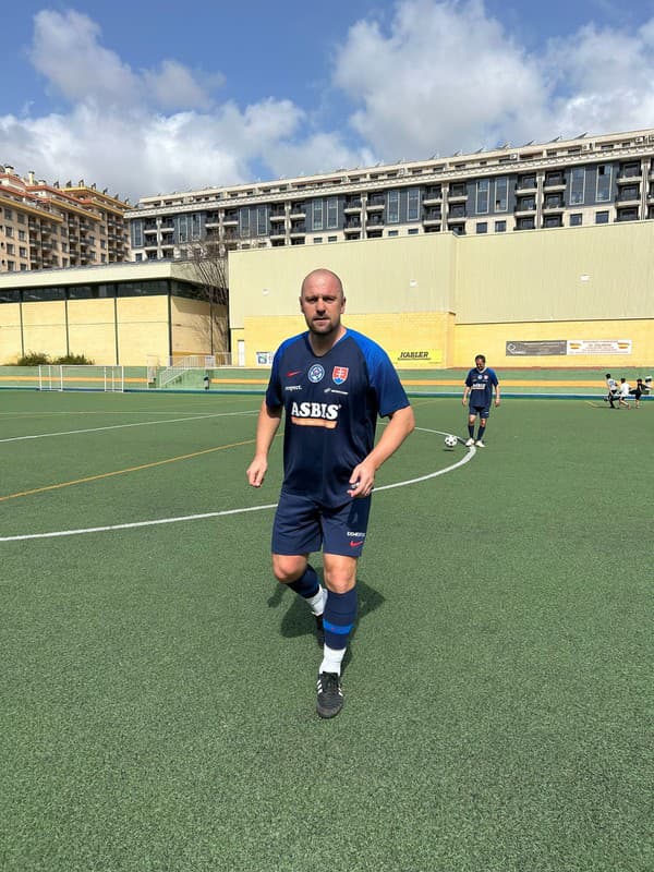 Slovenské futbalové legendy odohrali v španielskej Fuengirole exhibičné stretnutie.