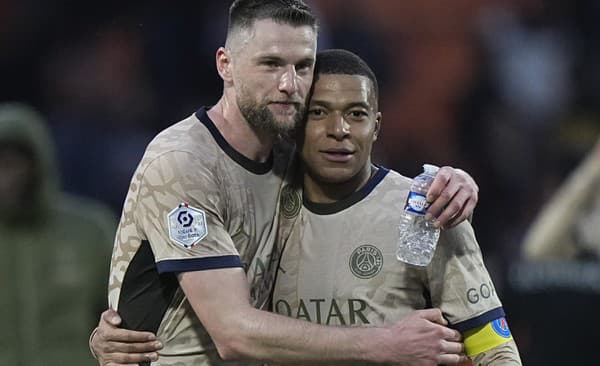 Milan Škriniar a Kylian Mbappe v drese PSG.