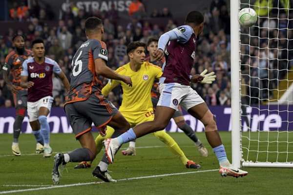 Aston Villa v prvom zápase semifinále EKL privítala Olympiacos Pireus.