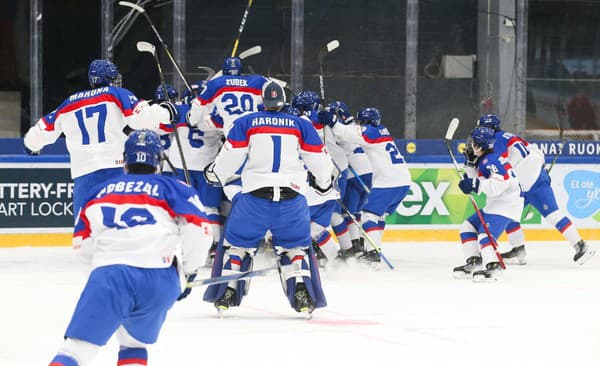 Do bojov o medaily sa zverenci trénera Martina Dendisa dostali po štvrťfinálovom triumfe nad Českom 3:2.