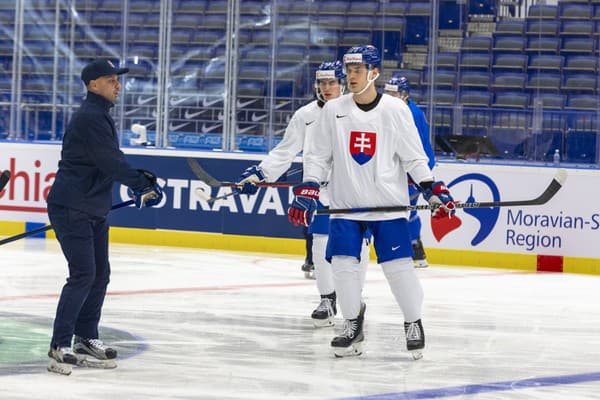 Slovenskí hokejisti absolvovali v Ostrave prvý tréning.