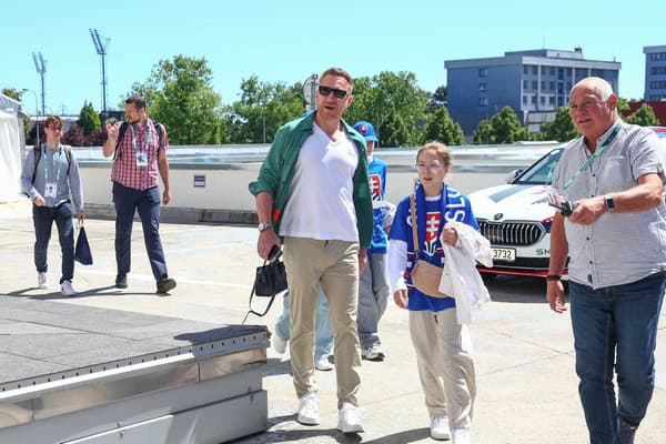 Marián Hossa s rodinou prišli podporiť Slovensko v zápase proti Kazachstanu na MS 2024