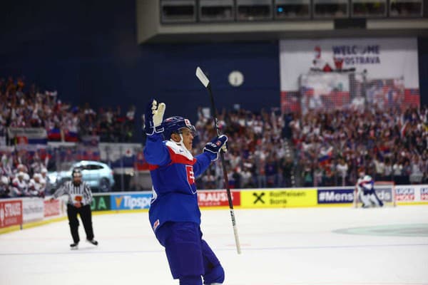 Slovenský obranca Patrik Koch sa teší po strelenom góle. 