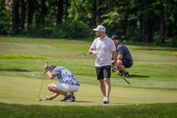 Kapitán tímu Tomáš Tatar si so spoluhráčmi užil golf v Čeladnej počas voľna na MS.