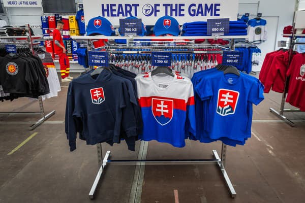 Slovenské dresy sa vo fanshope pri zimáku na MS v Ostrave vypredali. Fanúšikovia si ich kúpia iba v Slovenskom dome u Lintnera.