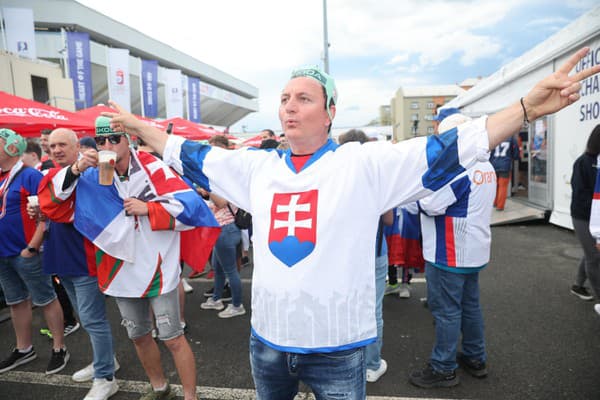 Bývali exfarmár Miloš Ferleťák vo fanzóne v Ostrave pred zápasom Slovensko – Francúzsko.