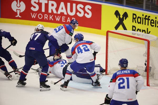 Slováci nastúpili do svojho piateho duelu na MS proti Francúzsku.