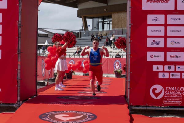 Andrej Petrík dokončili svoj prvý medzinárodný triatlon.