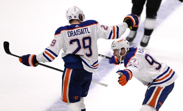 Hviezdne duo: Leon Draisaitl a Connor McDavid. 