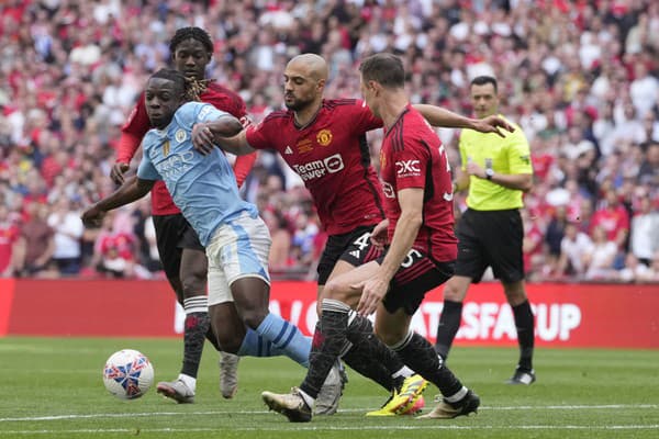 Manchester United si vo finále FA Cupu poradil s Manchestrom City.