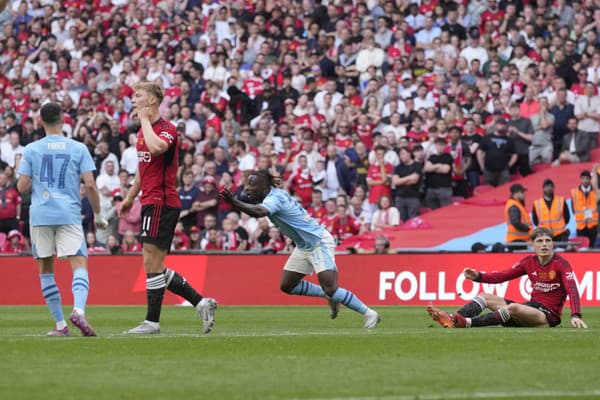 Manchester United si vo finále FA Cupu poradil s Manchestrom City.