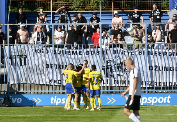 Michalovce sa po domácom víťazstve nad Petržalkou udržali v najvyššej súťaži.