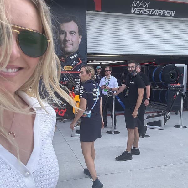 Bývalá lyžiarka je zjavne veľkou fanúšičkou F1, a najmä tímu RedBull.