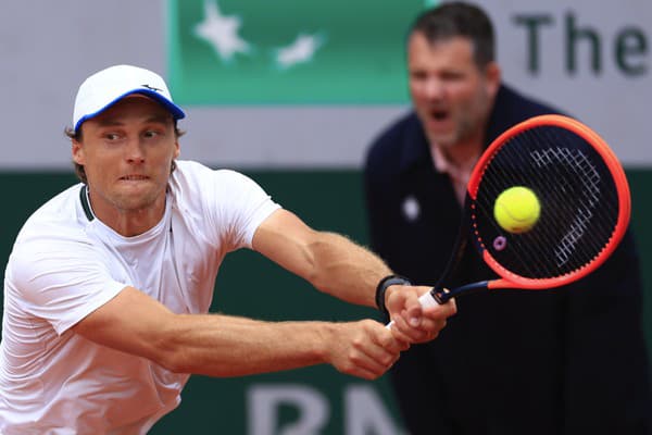 Slovenský tenista Jozef Kovalík sa prebojoval už do 3. kola dvojhry na grandslamovom turnaji Roland Garros.