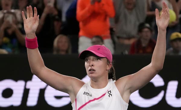 Poľská tenistka Iga Swiateková postúpila do 3. kola dvojhry Australian Open po ťažkom boji.