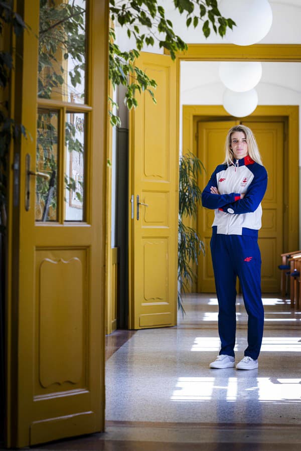 Kolekcia Slovenského olympijského tímu pre OH v Paríži prepája motív slovenskej ľudovej tvorby s prvkami francúzskej elegancie. 
