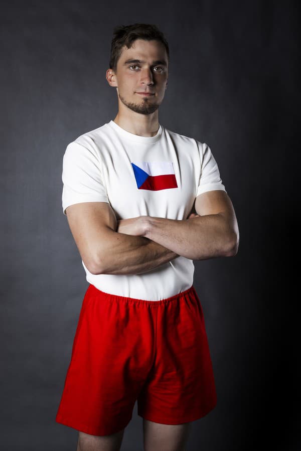 Renomovaný kostýmový a scénický výtvarník prof. Peter Čanecký vybral najideálnejší variant pre strieborného olympijského medailistu Jakuba Grigara.