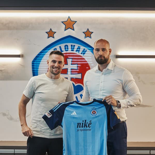 Slovenský futbalista Róbert Mak podpísal v pondelok dvojročnú zmluvu so Slovanom Bratislava.