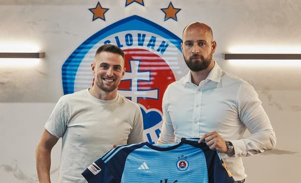 Slovenský futbalista Róbert Mak podpísal v pondelok dvojročnú zmluvu so Slovanom Bratislava.