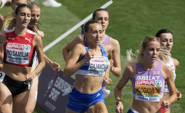 Slovenská atlétka Gabriela Gajanová (uprostred) v prvom semifinále v behu na 800 m na atletických ME v Ríme.