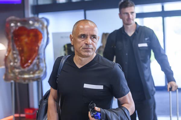 Tréner slovenskej futbalovej reprezentácie Francesco Calzona pred odchodom slovenského futbalového tímu na majstrovstvá Európy.