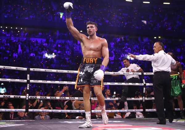 Tommy Fury zažil v máji prvú prehru v profesionálne kariére.