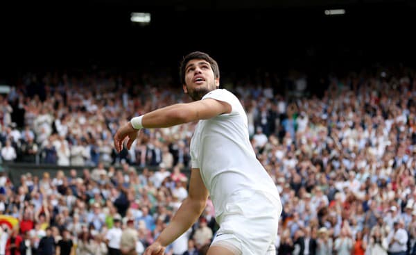 Minulý rok mužský grandslam vo Wimbledone ovládol španielsky tenista Carlos Alcaraz.