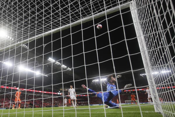 Brankár čiernohorskej futbalovej reprezentácie Matija Šarkič v sobotu zomrel vo veku 26 rokov.