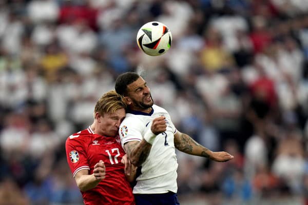 Anglický reprezentant Kyle Walker (vpravo).