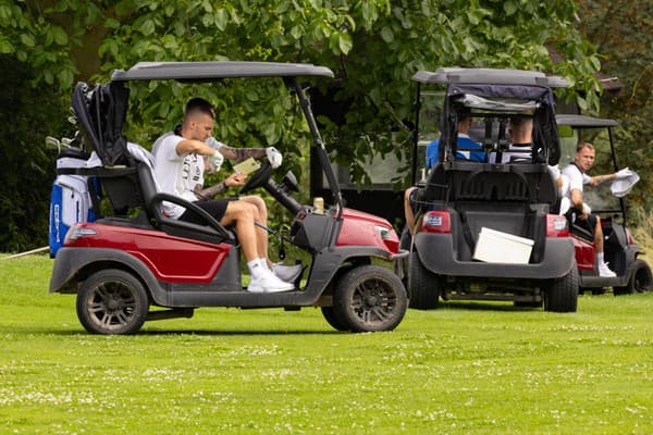 Opory slovenskej reprezentácie sa boli vyvetrať na golfovom ihrisku.