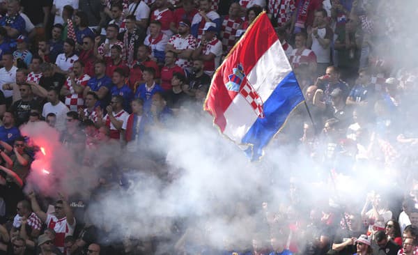 Štyria ľudia utrpeli zranenia po tom, ako chorvátski fanúšikovia napadli talianskych priaznivcov.