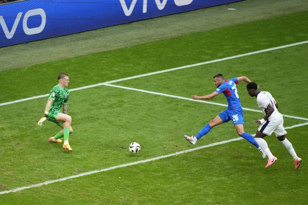 Ivan Schranz strieľa gól v osemfinálovom zápase proti Anglicku na EURO 2024