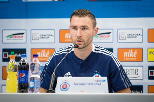 Český futbalový stredopoliar Jaromír Zmrhal bude po skončení zmluvy v bratislavskom Slovane hrať  za Apollon Limassol. 