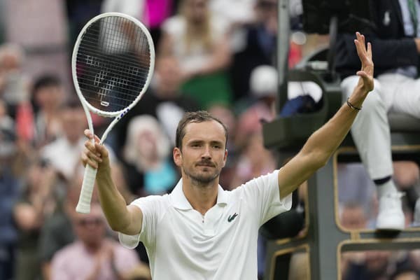 Ruský tenista Daniil Medvedev bol v zápase Wibledonu poriadne zmätený.